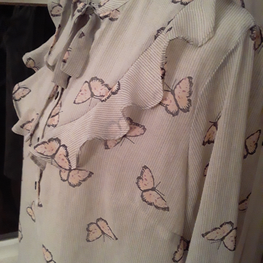 Butterfly Blouse - Picture 4 of 4